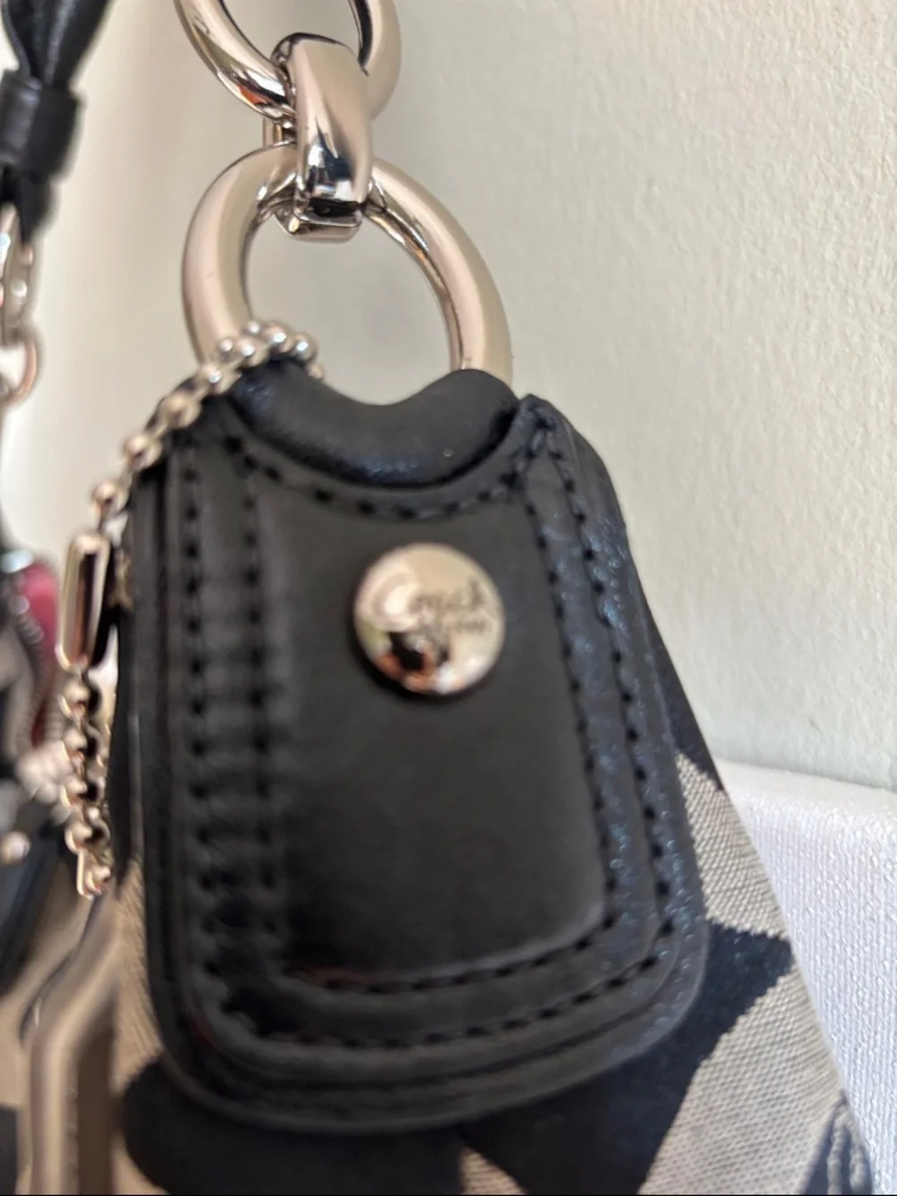 Coach Black & Cream Signature Shoulder Bag - Picture 4 of 16